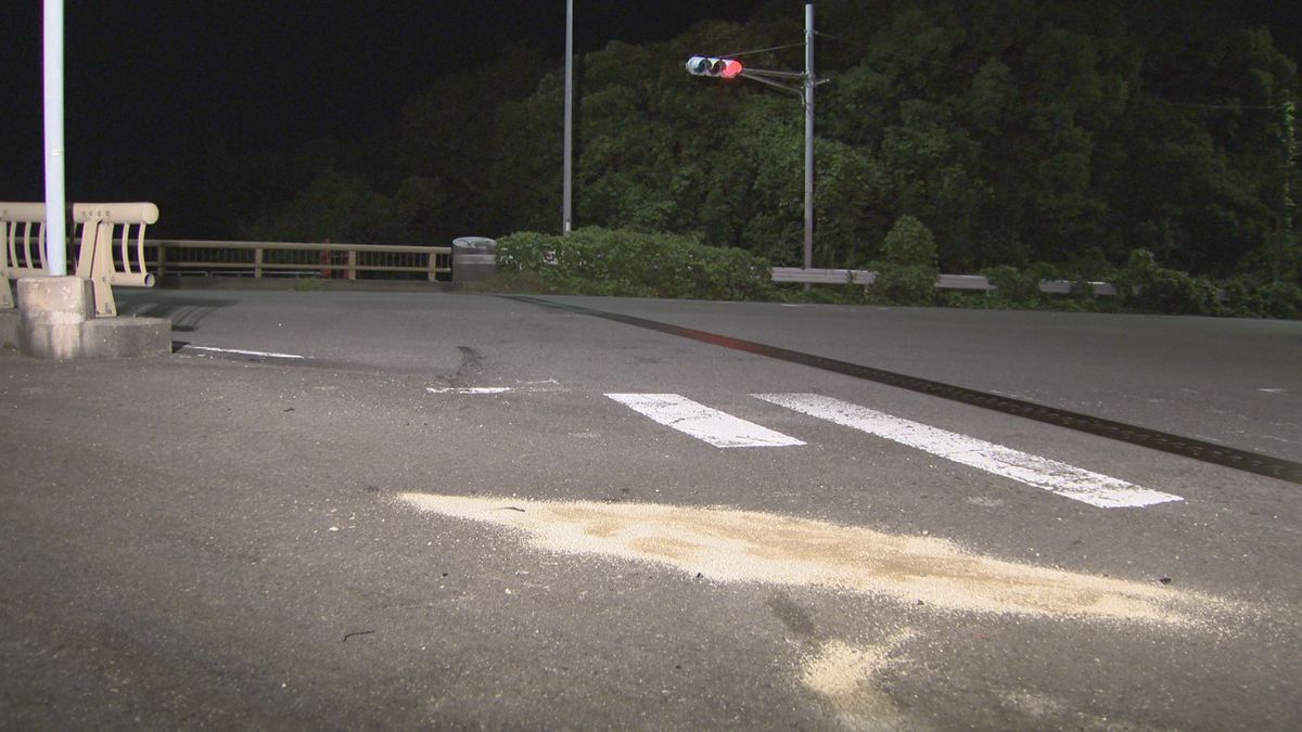 乗用車とバイクの事故 バイク男性は頭から出血で重体 愛知・半田市