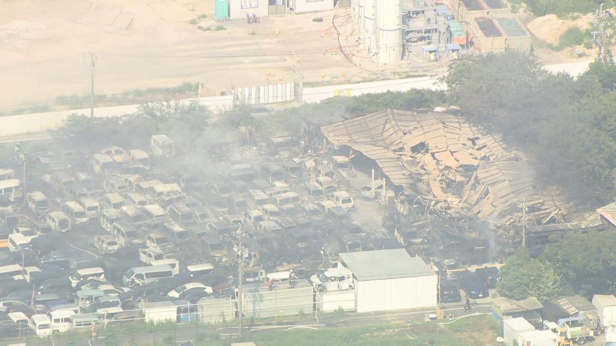 廃車置き場で車100台ほどが燃える火事　けが人なし　「黒煙が見え、爆発音が聞こえる」119番通報相次ぐ　愛知・常滑市