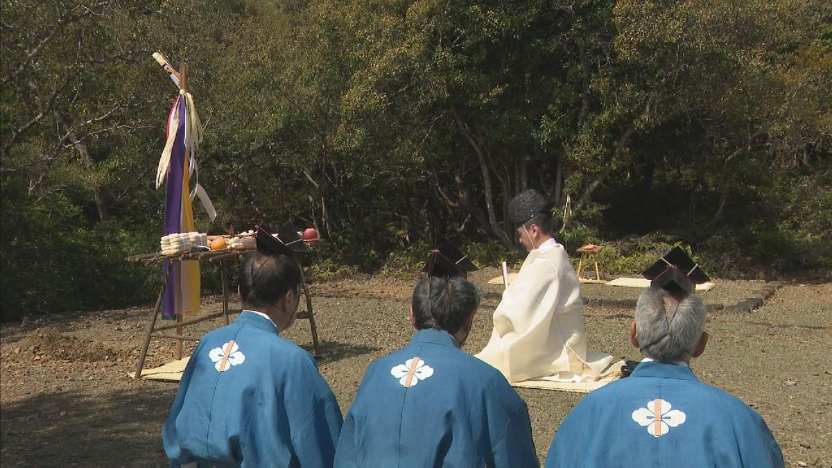 「大麻用材伐始祭」開催　伊勢神宮お神札用の木材伐採作業の安全を祈る　三重・伊勢市