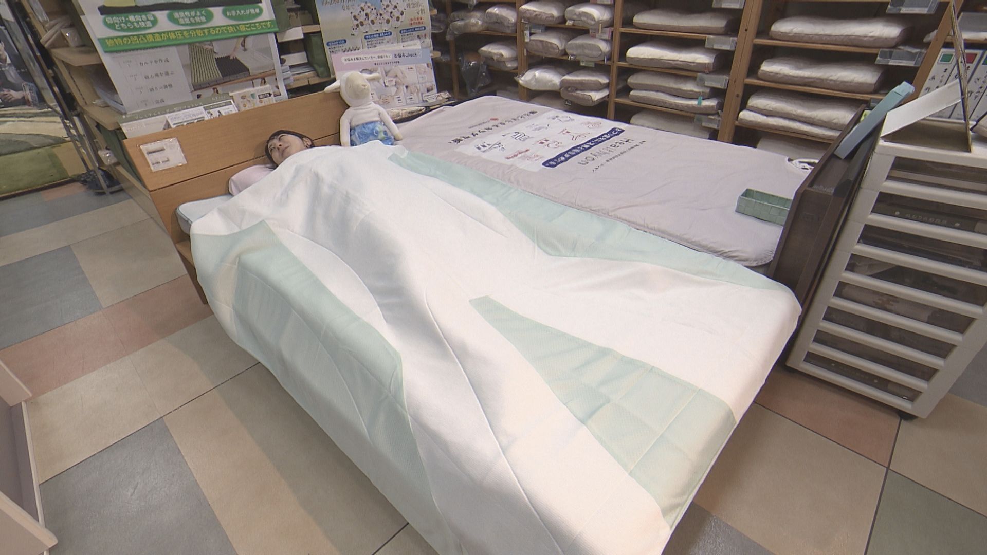 夏の夜の快眠法　エアコンつけっぱなしで室温23度～26度に　深部体温を下げることがポイント　最新の