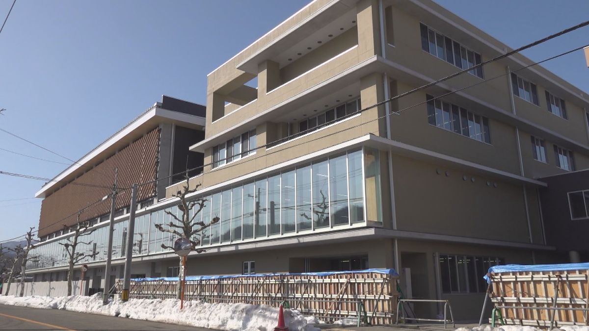 フェンシング場など完備 新たな体育館と校舎が完成 武生商工高校 今春キャンパス統合