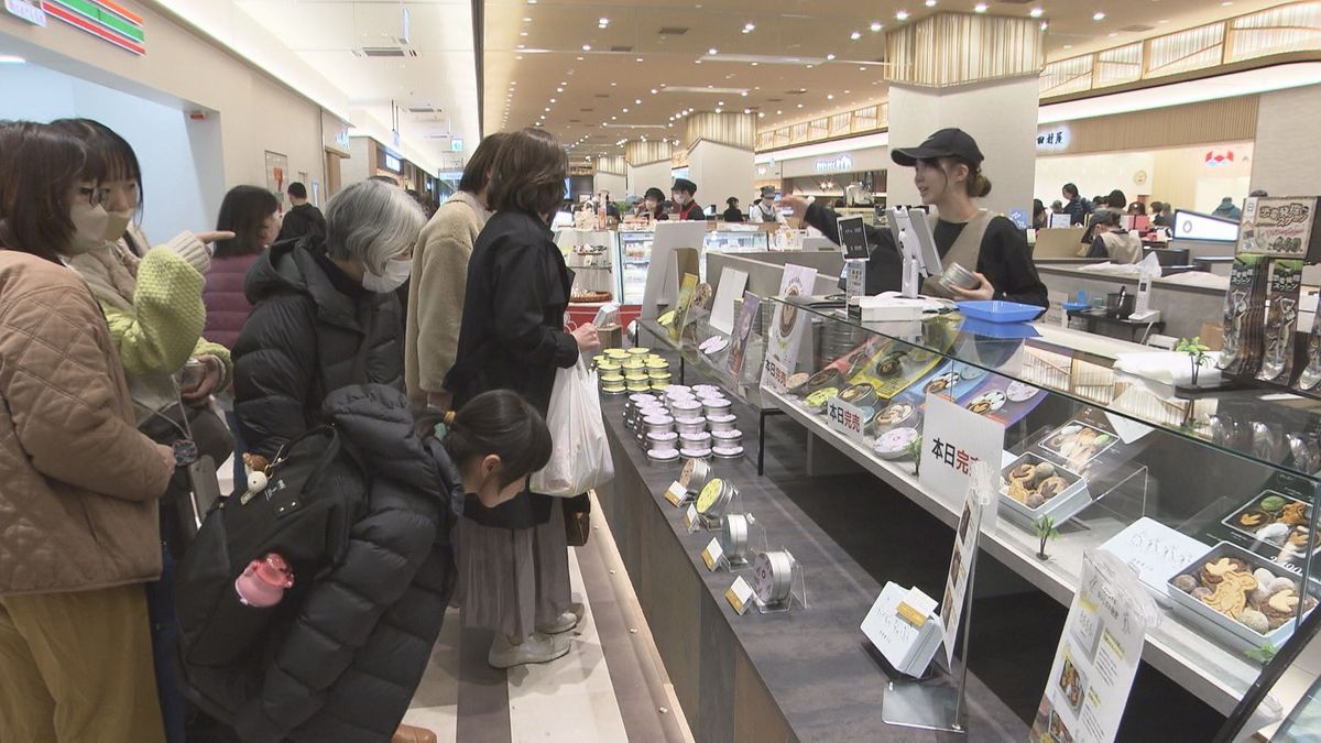 観光客に人気の土産モノは？　にぎわう駅ナカ商業施設で調査　新幹線開業から1週間