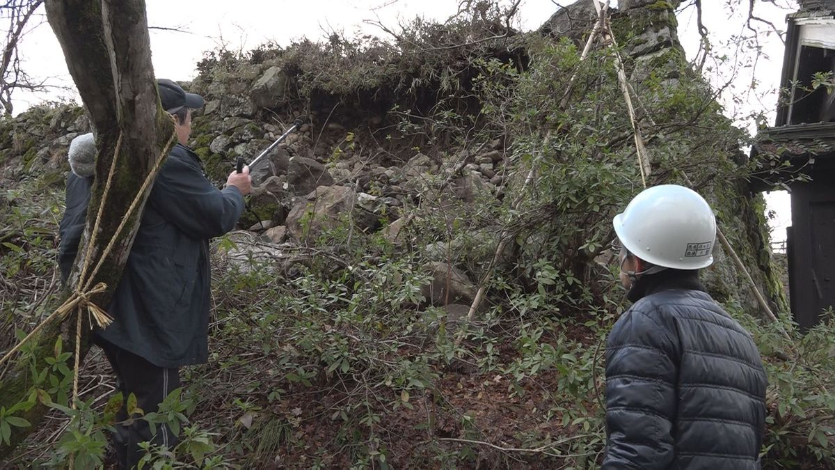 石垣の復元へ現地調査 能登半島地震の余震で崩落か 専門家が安全な方策検討 大野市･越前大野城 
