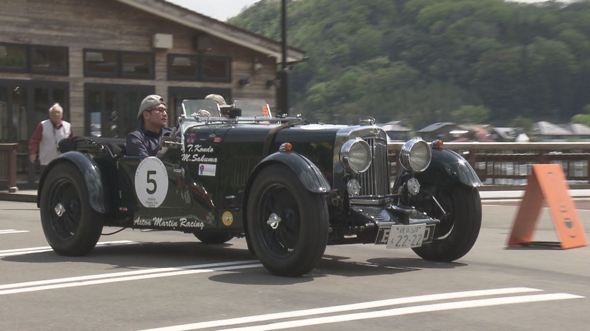 往年の名車ずらり、春の若狭路を駆ける　最古は1934年製の外国車　憧れの"TOYOTA2000GT"に興奮　車愛好家ら集う