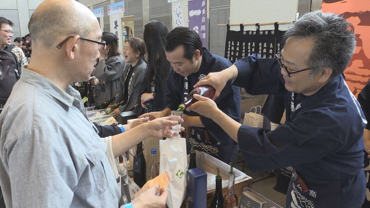 「福井の酒っておいしい」地酒でほろ酔い気分 恒例の新酒まつり 今年は敦賀で初開催、新幹線開業1周年