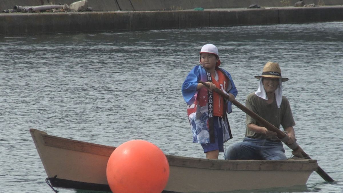 手こぎ舟で速さ競う　伝統の「通し合い」　小学生ら参加、先人の暮らしに思いはせる　おおい町･大島半島