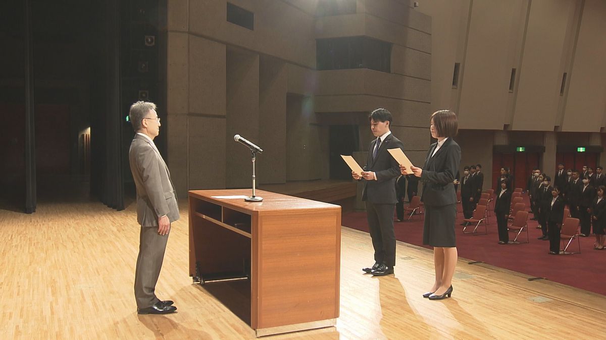 新年度スタート 個性生かして“新しい福井”を 県職員に辞令交付、212人新採用