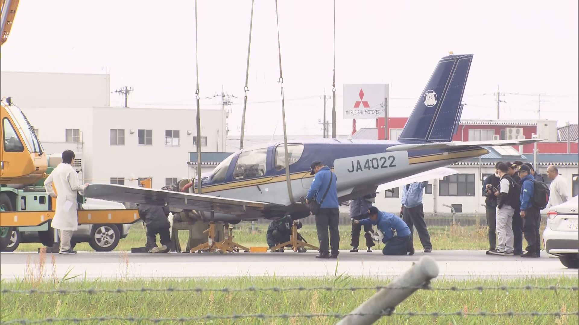 「車輪を出し忘れた」操縦の80代男性が説明　福井空港での小型プロペラ機胴体着陸