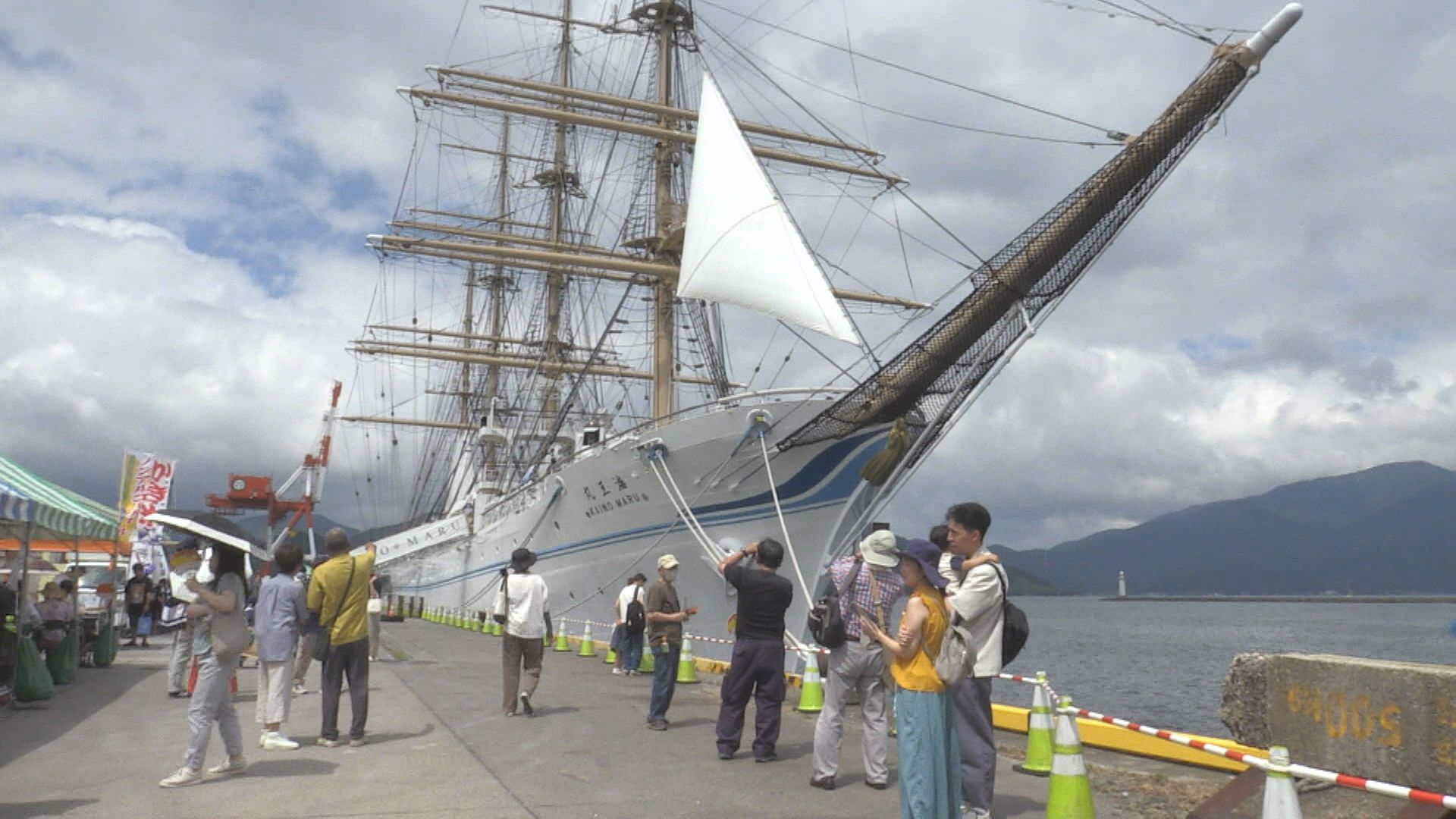 海王丸」26年ぶり敦賀港に 全長110ｍの練習用大型帆船 一般公開で清掃体験や記念撮影（2024年8月11日掲載）｜FBC NEWS NNN