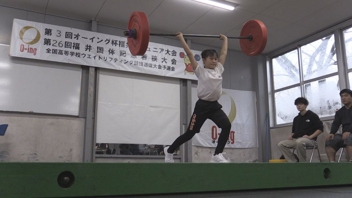 自己ベスト更新へ全力!ジュニア世代のウエイトリフティング県大会 スナッチとジャークで競う