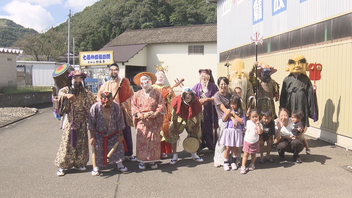 福禄寿や大黒天…寺に"七福神"がやってきた！　南越前町伝統の祭り　健康長寿や子どもの成長願う