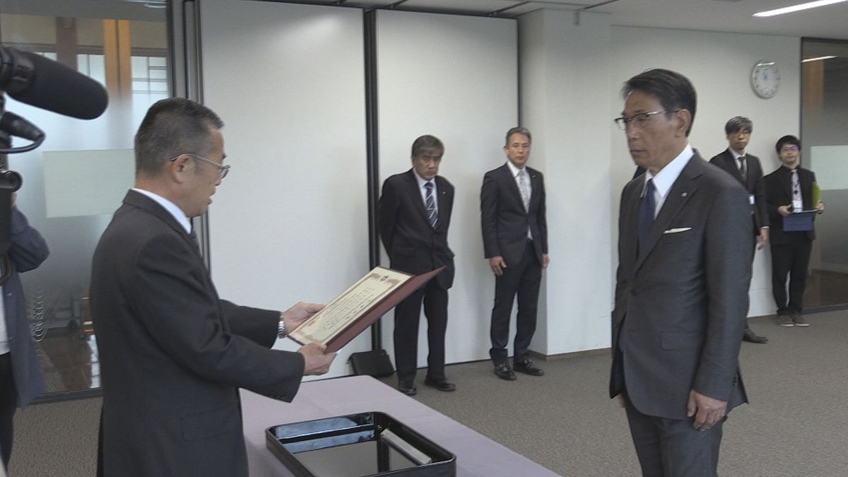 野瀬豊氏に当選証書授与　5期目の町政運営「スピード感と丁寧さを大事に」　高浜町長選挙