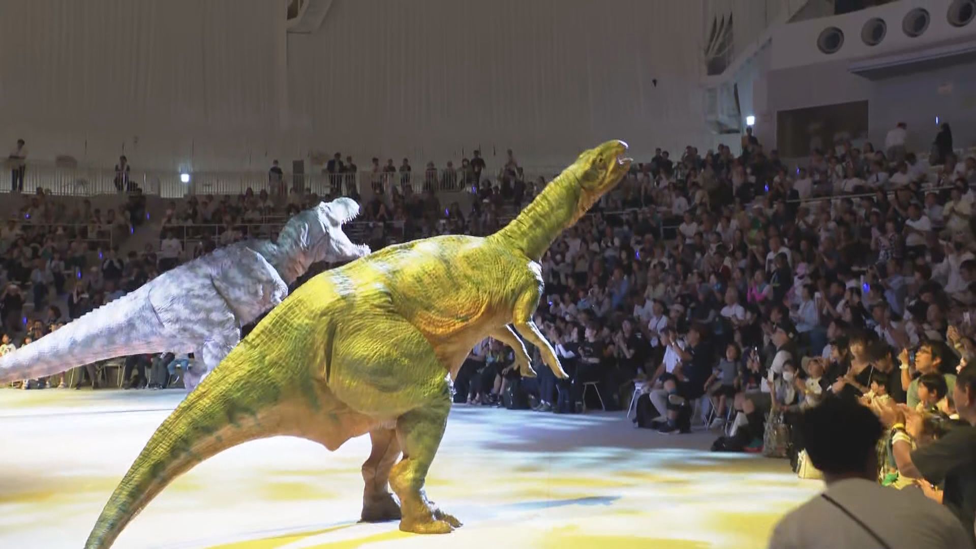 特集】「恐竜王国福井DAY」開催 迫力満点の恐竜ショーや華麗なダンス