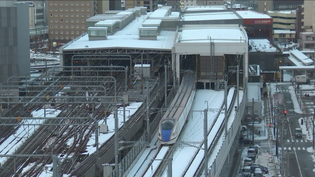 雪への強さを証明　北陸新幹線にほぼ遅れなし　在来線では運休相次ぐ