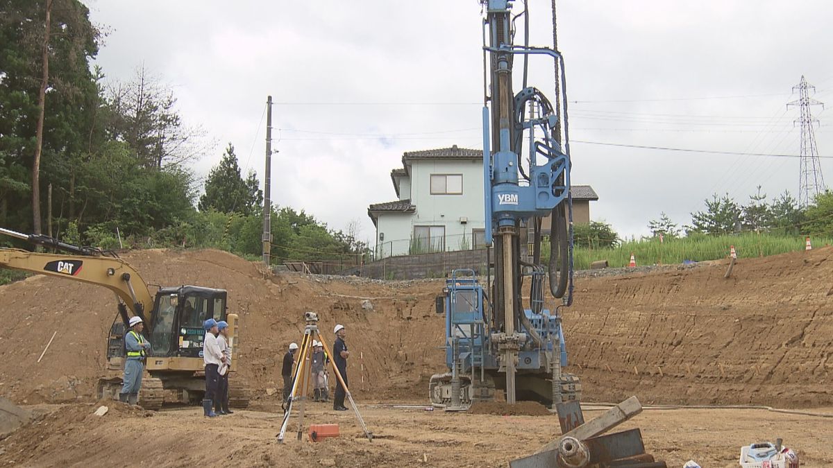 地盤の改良工事始まる　能登半島地震で道路陥没　軟弱地盤対策でコンクリート注入　あわら市･名泉郷地区