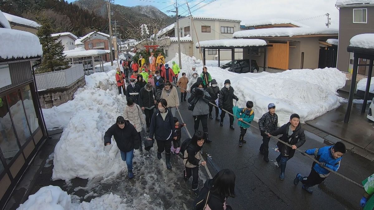 「蓬莱祀」で山車巡行　老若男女が綱を引く　越前市･粟田部地区　起源は1500年以上前、継体天皇の即位祝う