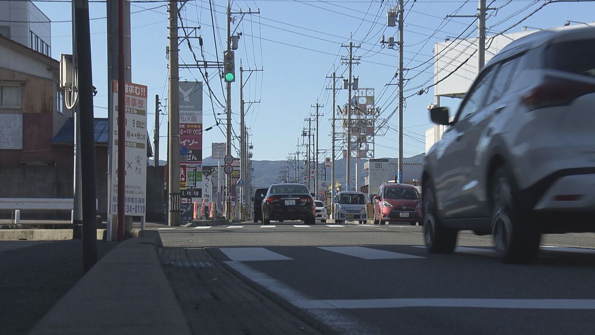 重体の17歳の男子高校生が死亡　けさ福井市の県道交差点で乗用車が道路脇の電柱に激突する事故