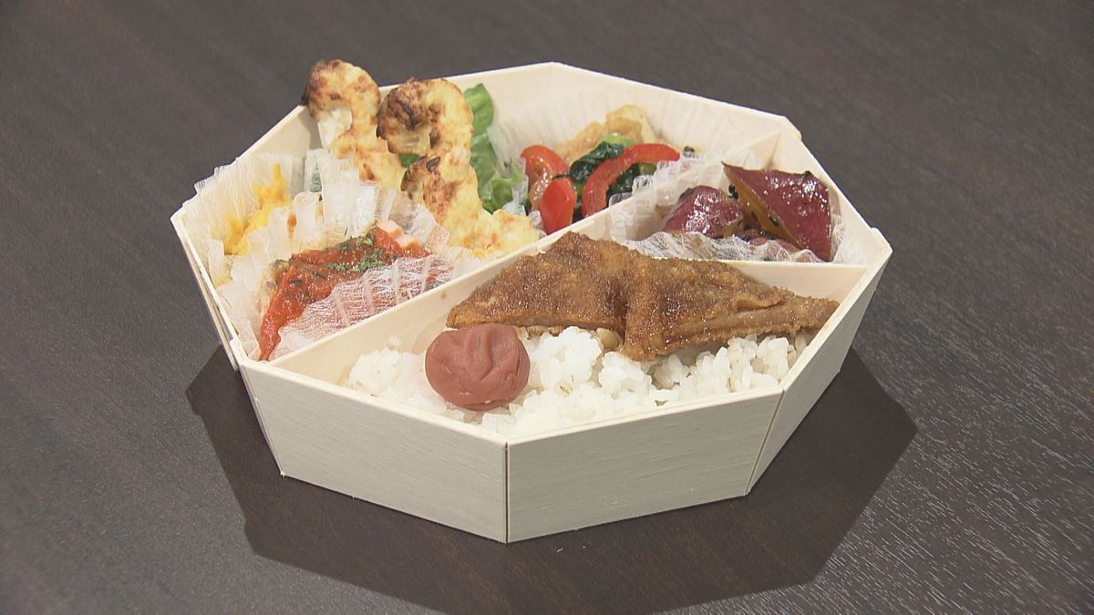 福井の食材詰め込んだ「恐竜弁当」　福大附属義務教育学校の生徒が開発　来年3月まで、土日に数量限定で販売　くるふ福井駅･デリアテール