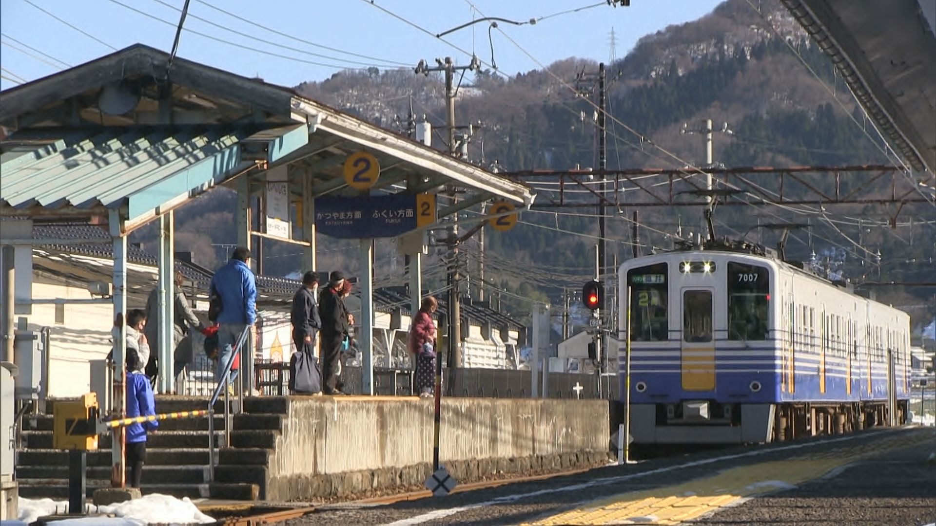 えちぜん鉄道の利用客数が「開業以来最多」に 北陸新幹線の県内開業で観光客の利用が大きく伸びる