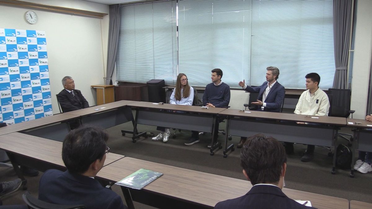 観光案内に「ストーリー性を持たせることが重要」英国でビジネス学ぶ学生が市内を視察して提言