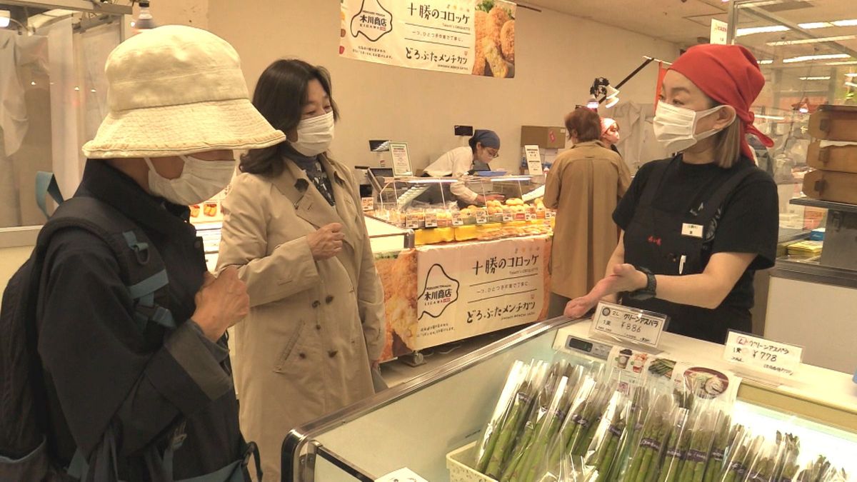 自慢の海の幸に旬のアスパラ 越冬ジャガイモも 北海道物産展が福井市で始まる 