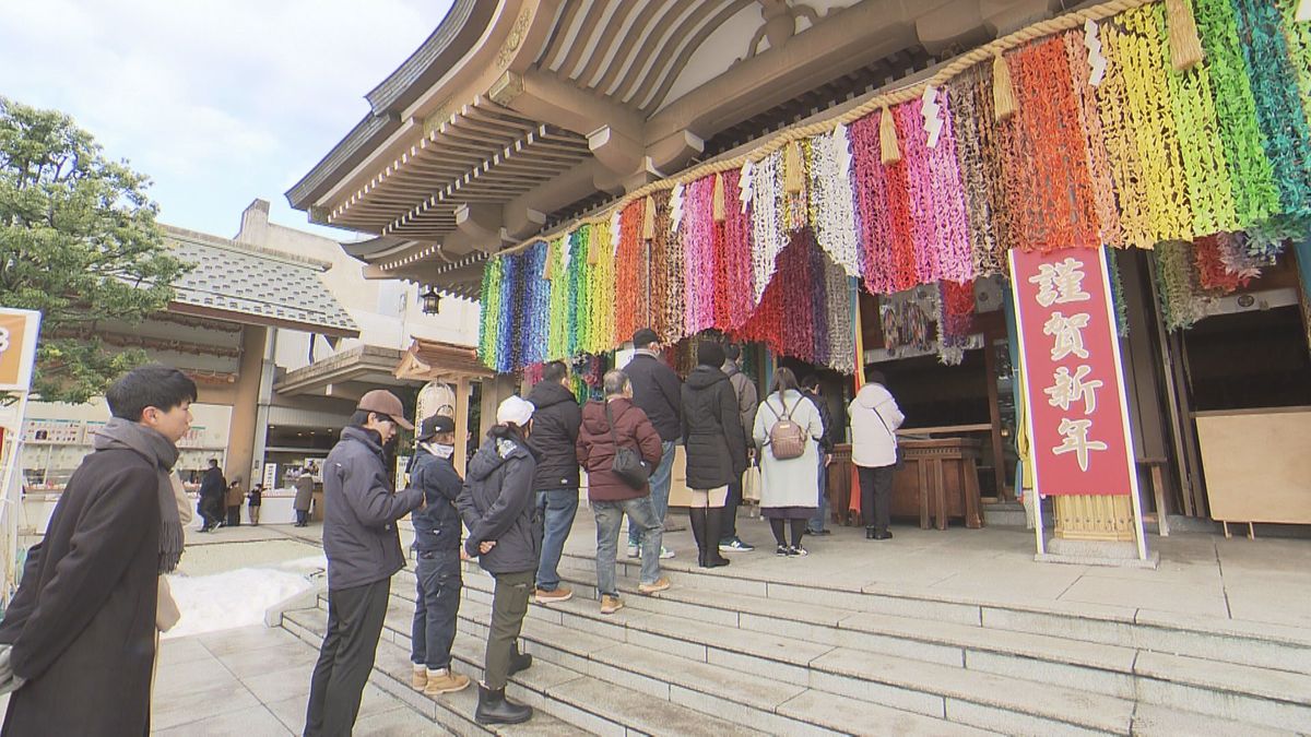 「当たり前の日常は当たり前じゃないと痛感」災害のない1年に　福井市内の神社で初詣客が祈願