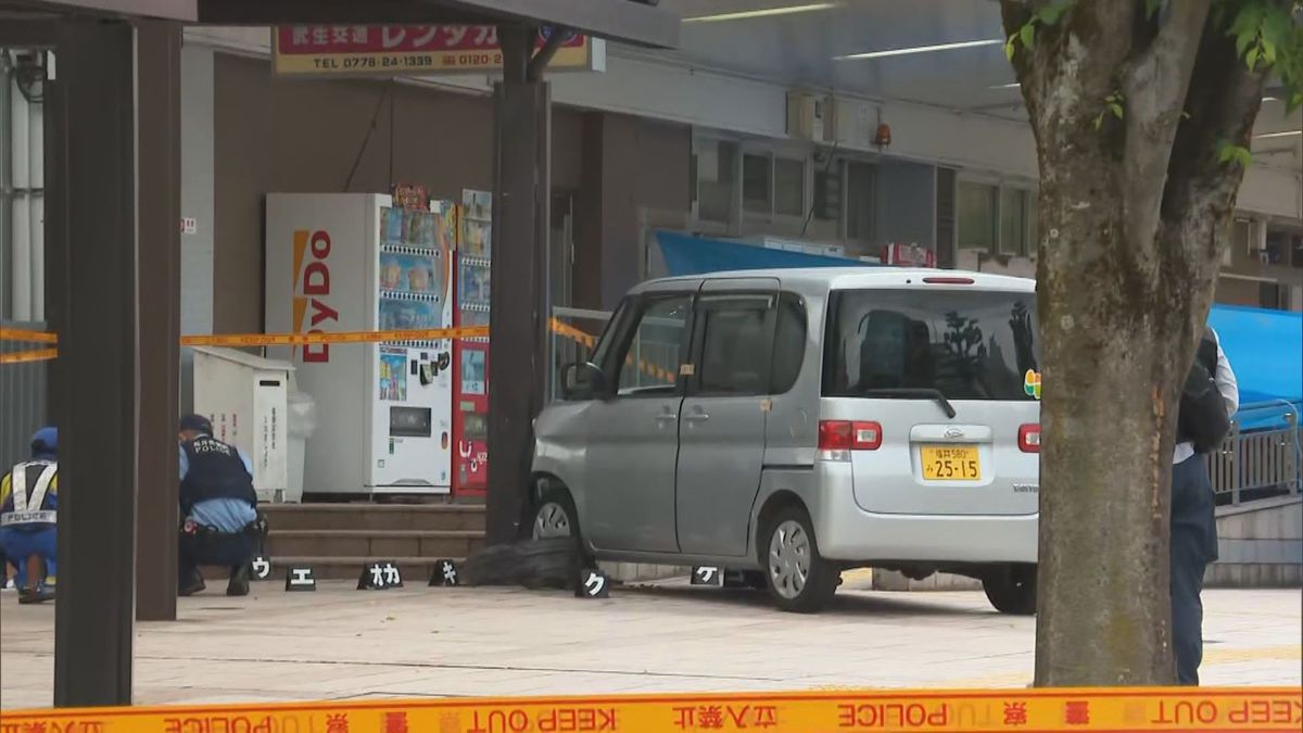 「父親を殺すつもりでひいた…」　ハピライン武生駅前の歩道に軽自動車で突っ込む　24歳の息子を殺人未遂の現行犯で逮捕　福井県越前市