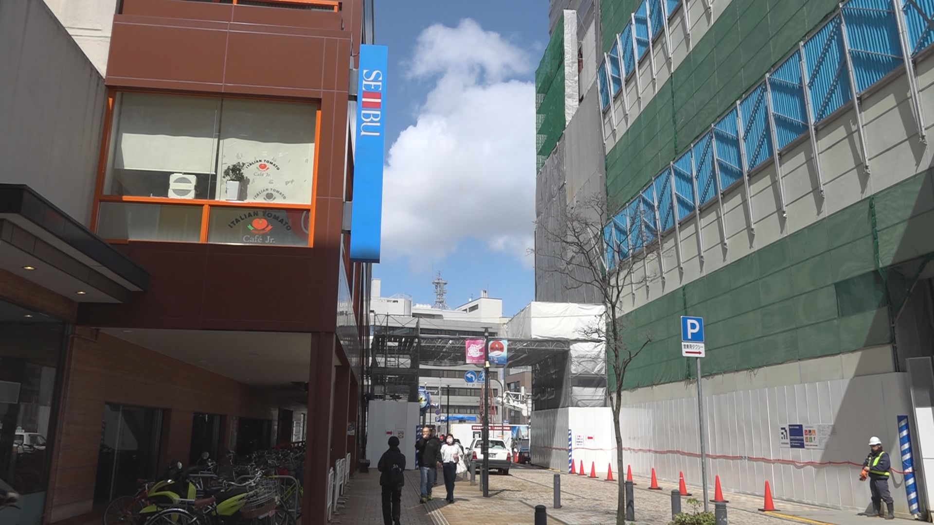 旧西武新館「空中回廊」　解体工事に伴い姿消す　福井駅前、跡地にはマンション建設予定