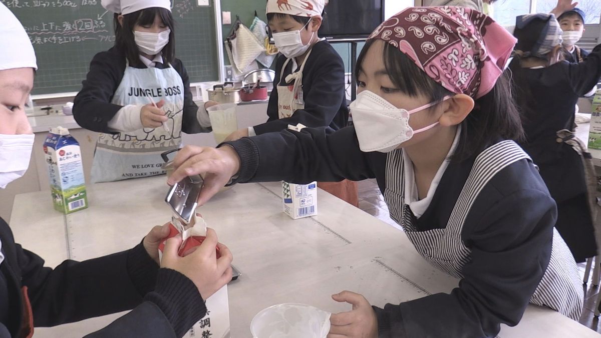 豆腐作りに挑戦 大豆を使った加工食品への理解深める 福井市･東藤島小学校