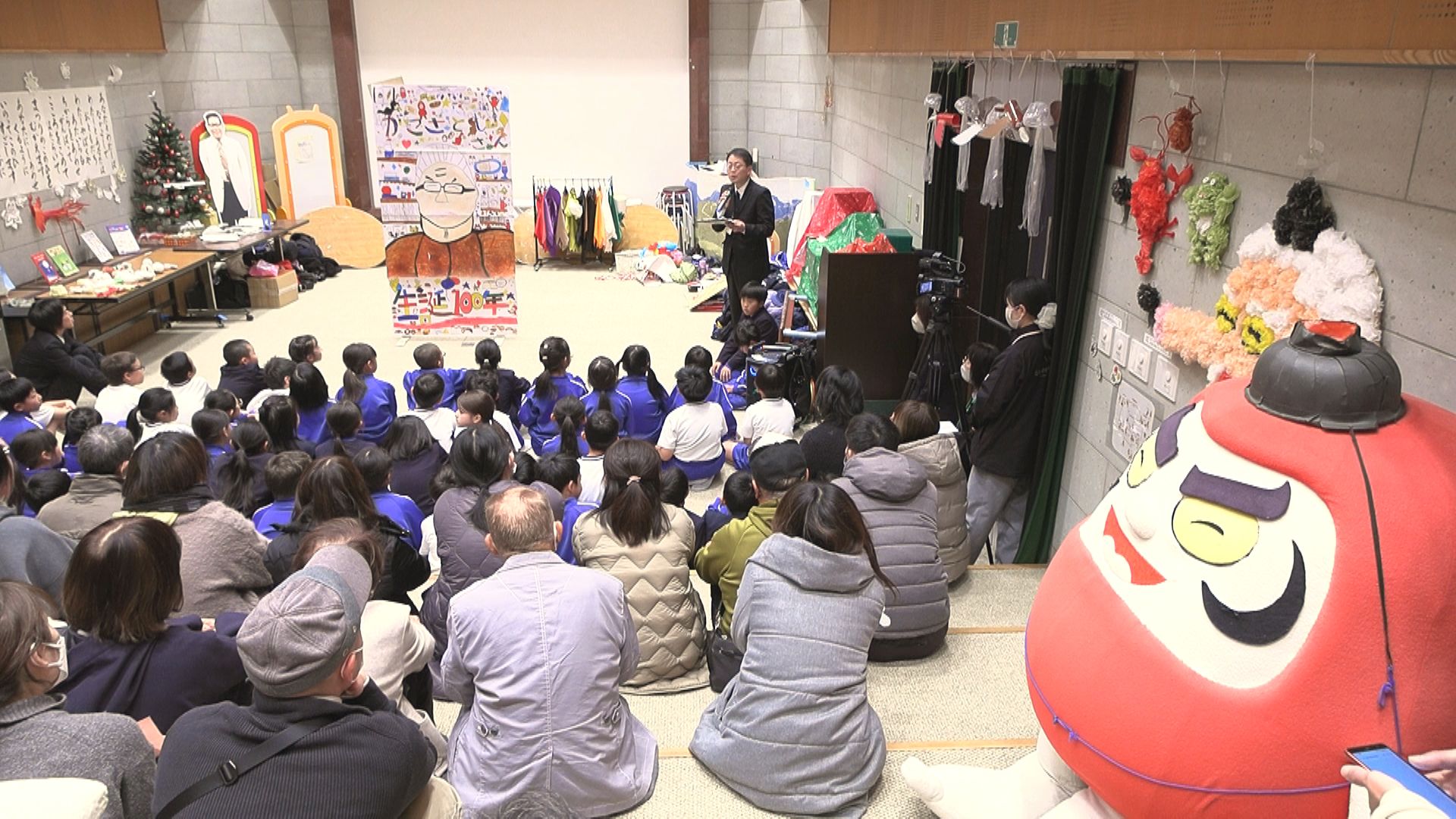かこさとし生誕100年を祝う　地元の児童が紙芝居やダンス披露　越前市出身の絵本作家　だるまちゃんなど世界観を楽しむ