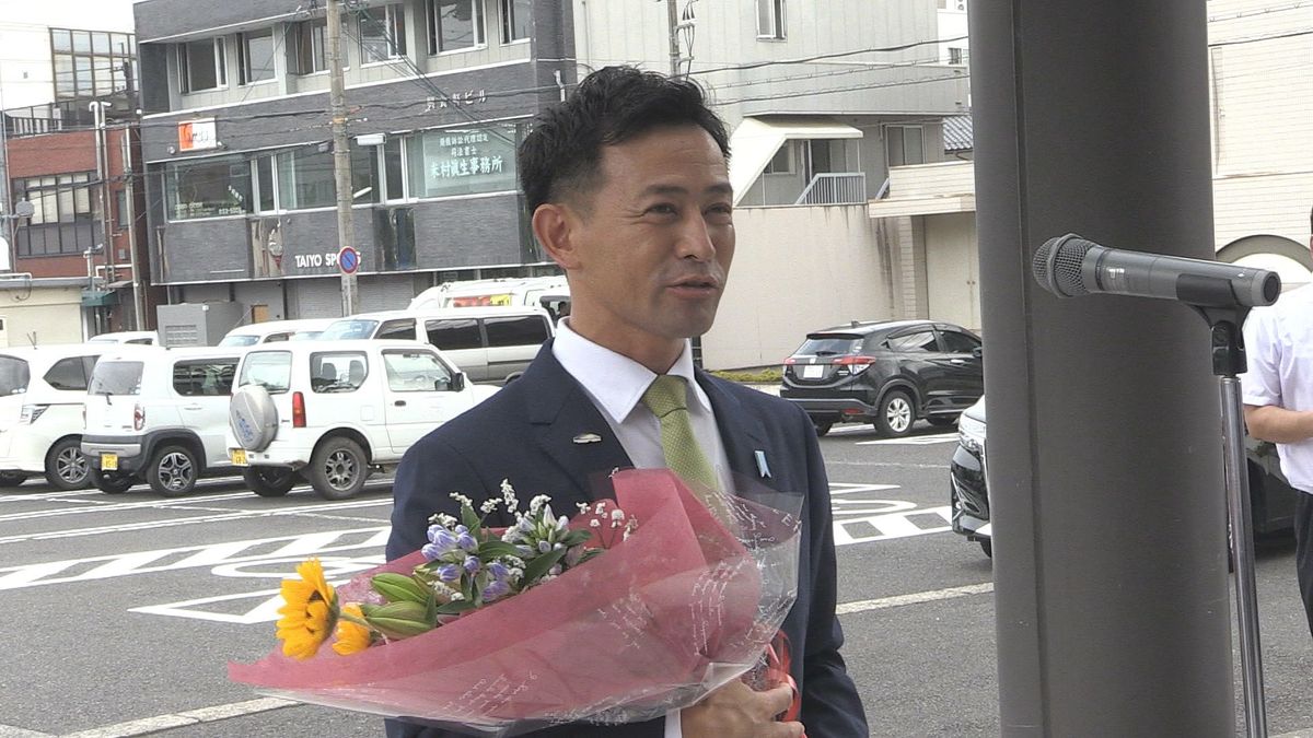杉本和範市長「市民と一緒に市政を前に」 初登庁で職員にも協力呼びかけ 小浜市、16年ぶりの新市長誕生