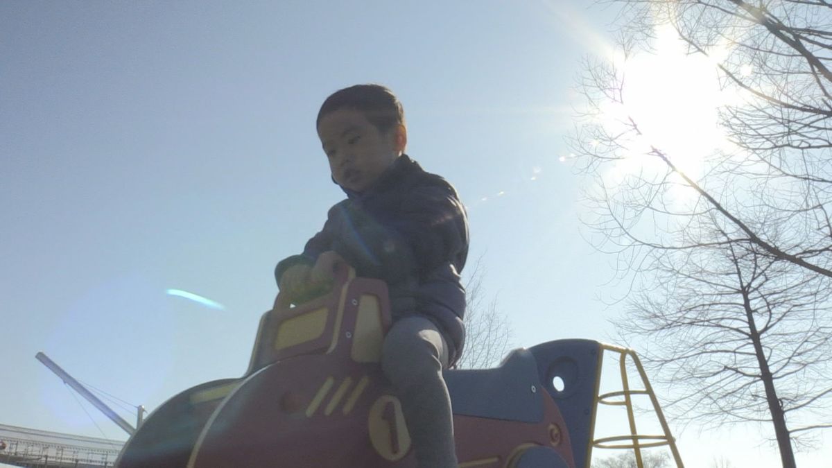 県内ポカポカ陽気 各地で4月並みの暖かさに 公園は親子連れでにぎわう 屋根からの落雪やなだれにも注意を
