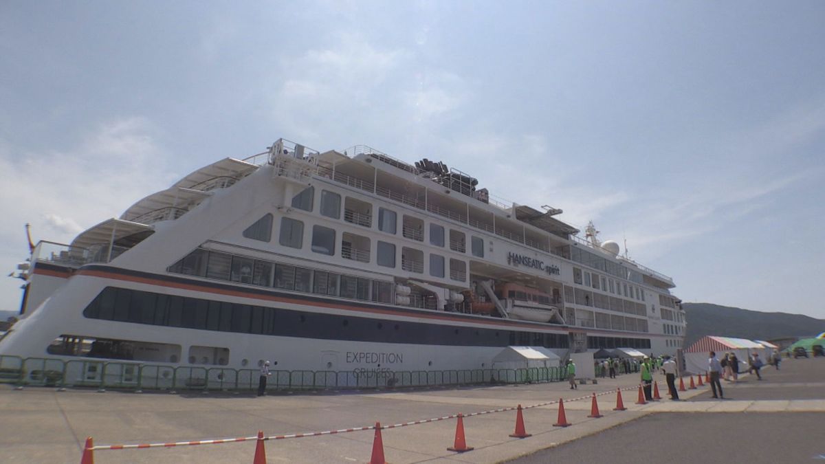 敦賀港に豪華クルーズ船　欧米から約230人、園児らが歓迎　県内観光ツアーにも参加