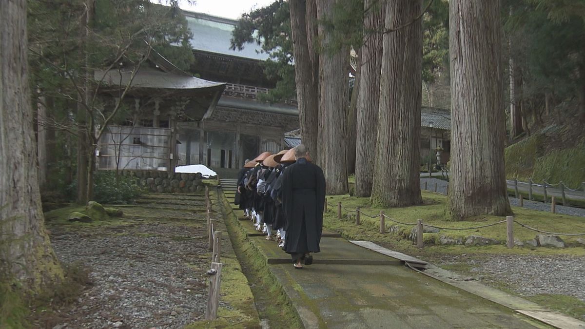 大本山永平寺で修業に入る「上山」始まる 若い僧侶が禅の教え学ぶ決意示す