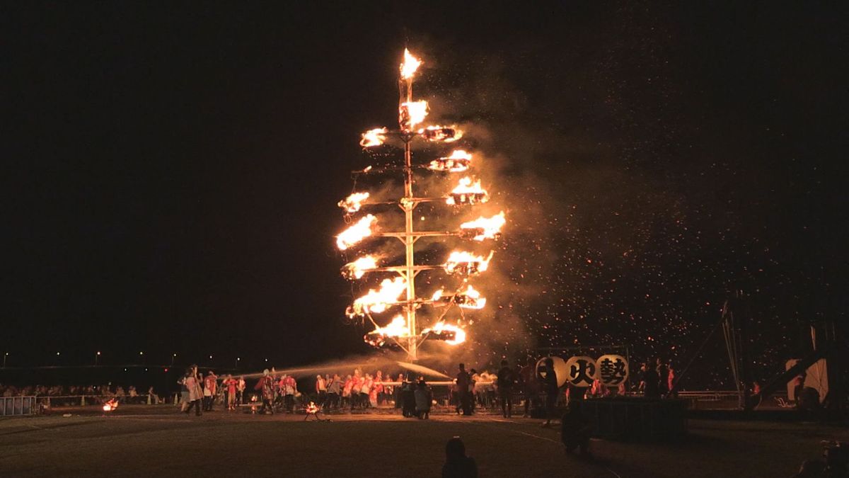 「最初から最後まで全部素敵！」巨大なたいまつを豪快に　おおい町の一大イベント「スーパー大火勢」に2万7000人