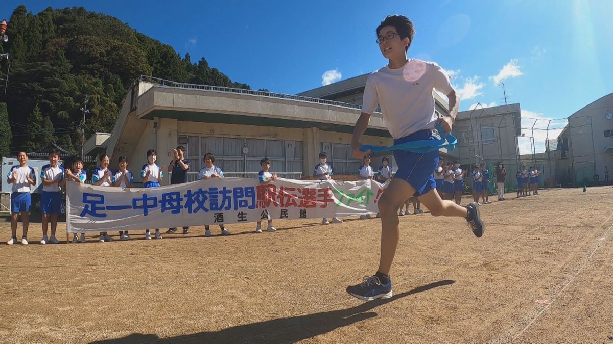 思い出の母校を巡りたすきをつなぐ 福井市の足羽一中で伝統の駅伝大会