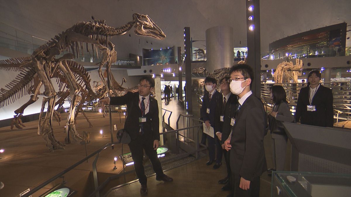 全国初！恐竜学部がスタート　１期生34人が入学、恐竜漬けのキャンパスライフに胸躍る　初日は教授による恐竜博物館スペシャルツアーも
