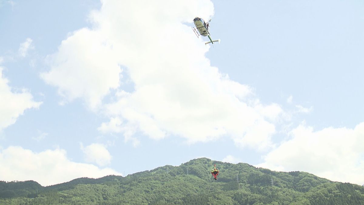 水難事故防ぐため必ずライフジャケット着用を アユ釣り解禁を前に九頭竜川で救助訓練