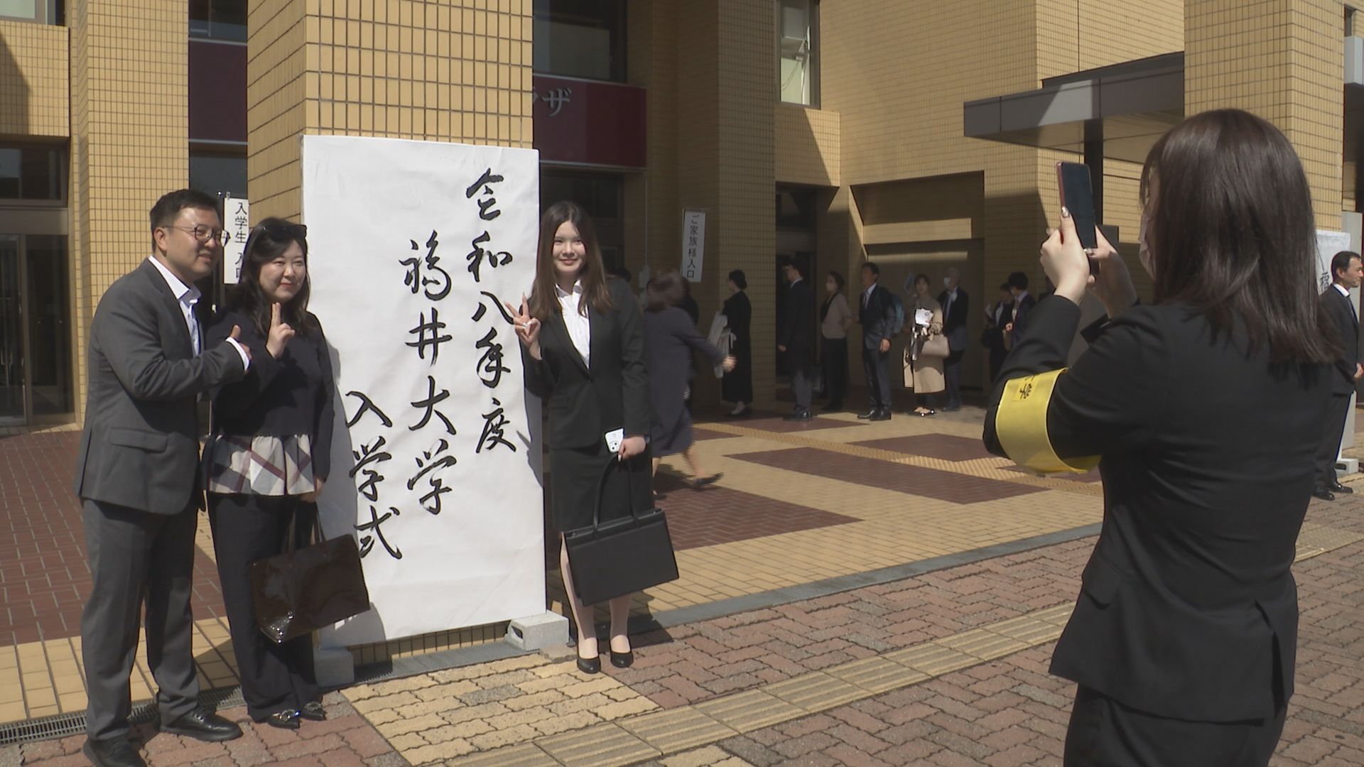 やっと医学を学べる」4学部と大学院で1406人が入学 福井大学 外国人