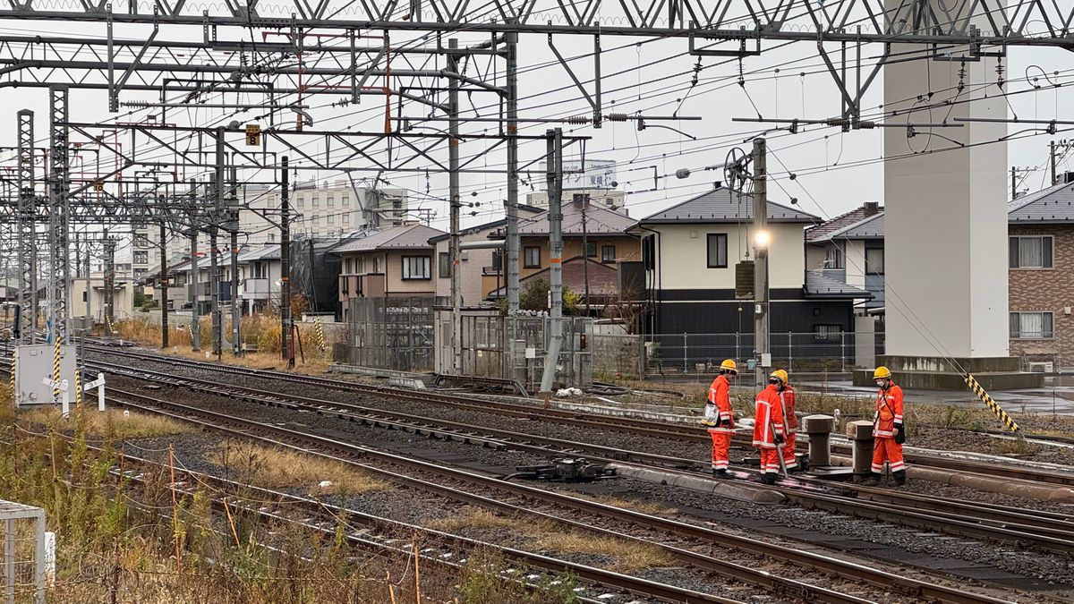 熱風で雪を溶かすつもりが… 線路の“枕木”焼く火事 始発から上下線で4本運休 ハピラインふくい線 敦賀駅から北東へ約430メートル