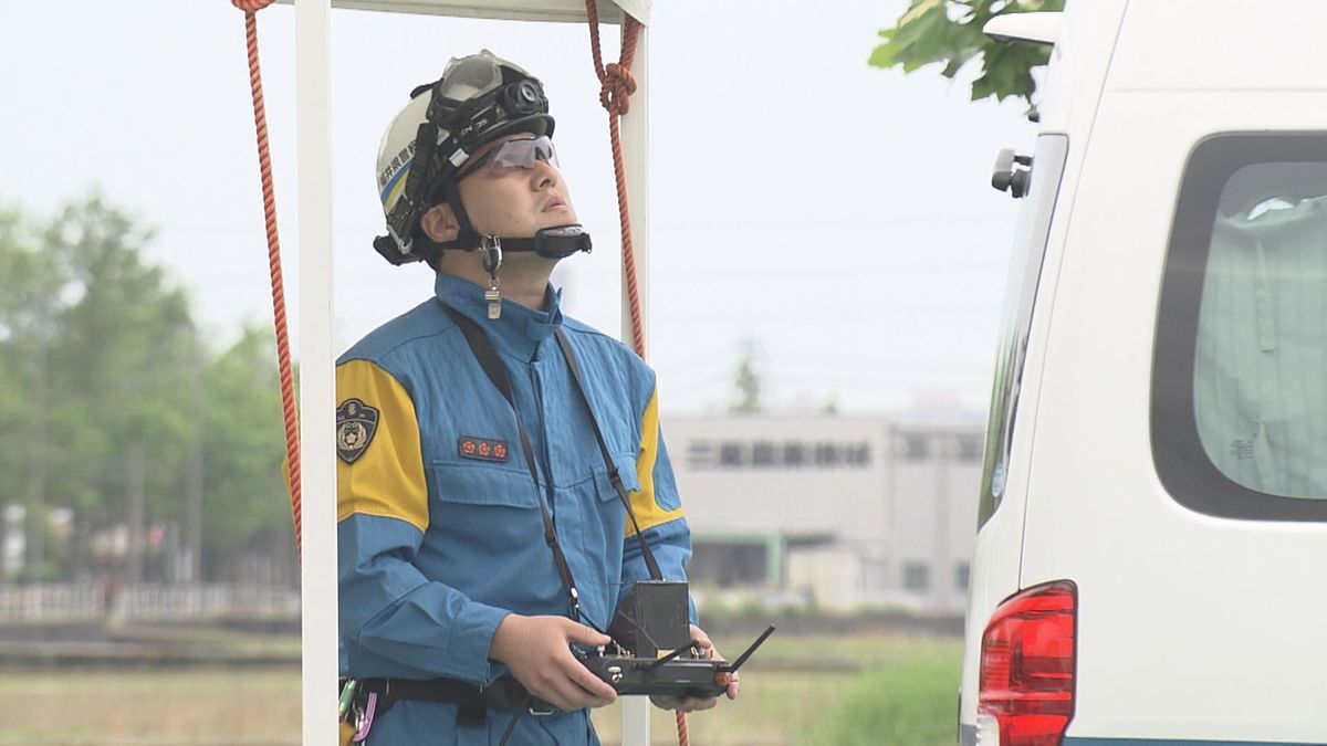 電気 通信設備被災を想定して警察が災害時初動訓練 