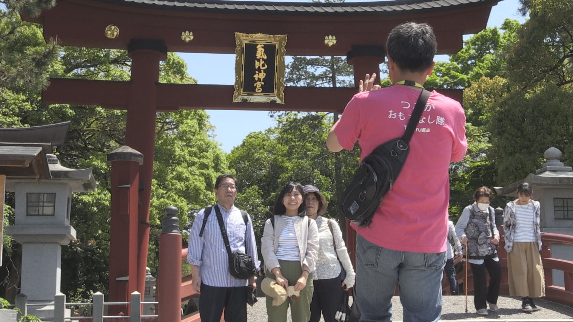 新幹線開業後初の大型連休　敦賀･気比神宮「来やすくなった」　県外からの観光客でにぎわう