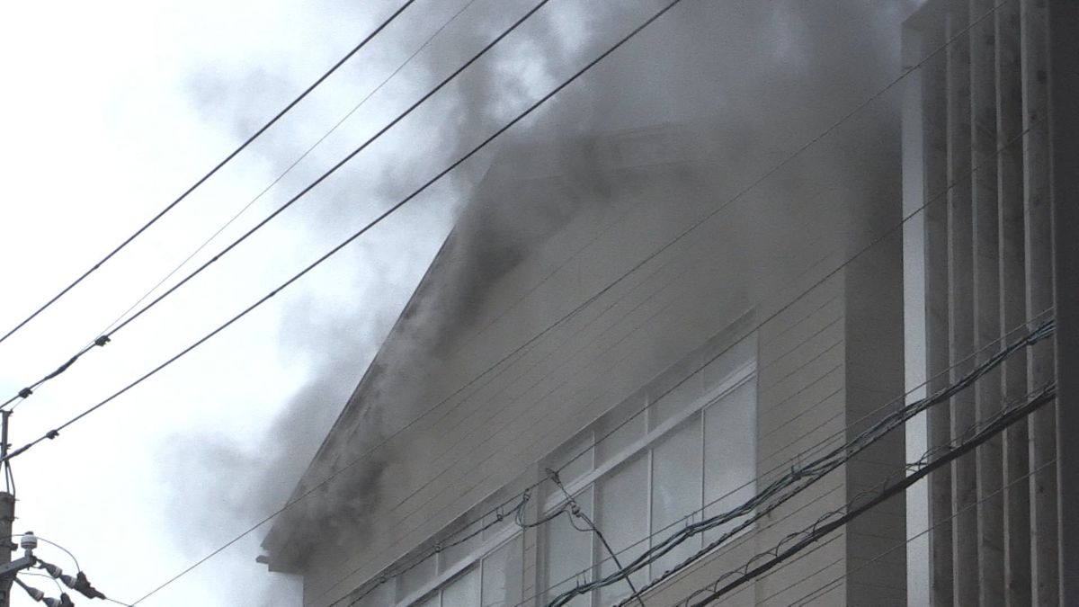 早朝の住宅火災で1棟焼く、けが人なし　旧森田銀行本店そば　坂井市三国町