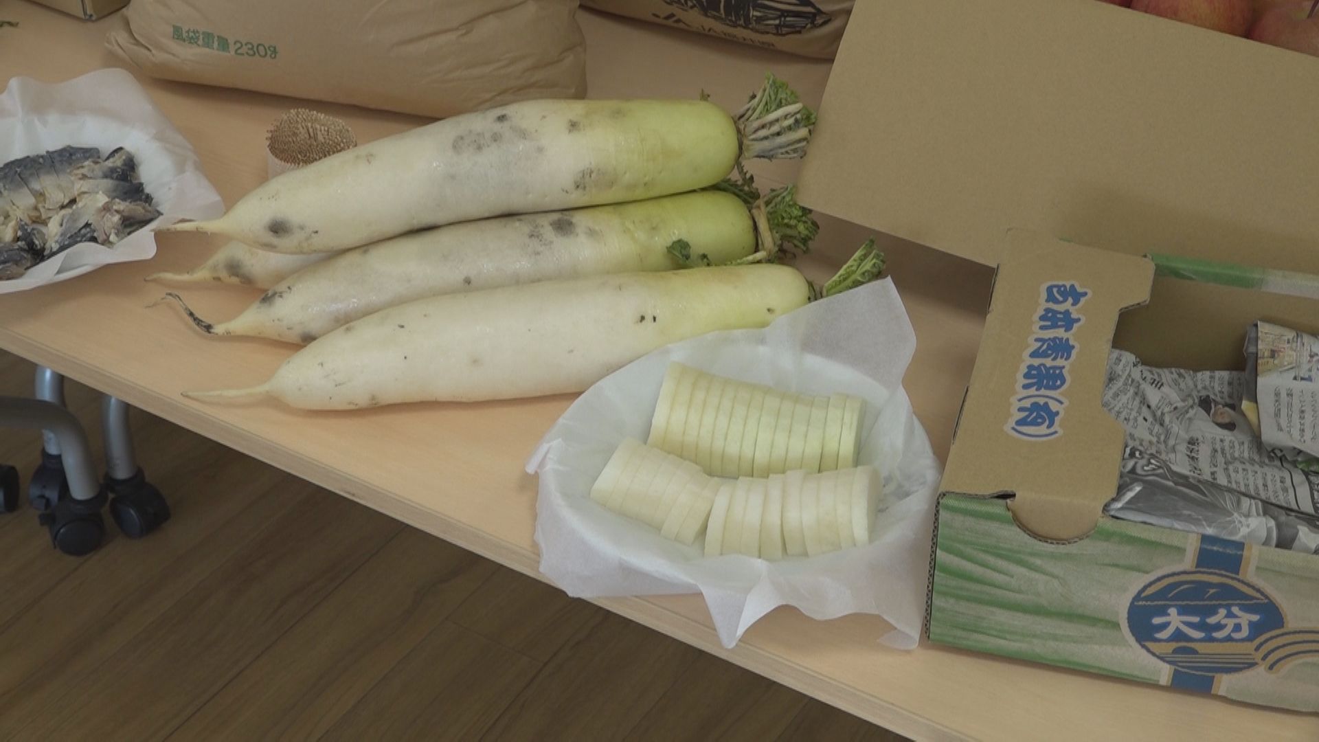 天然の冷蔵庫で甘みマシマシ　勝山市で雪室で野菜を4か月貯蔵　ダイコンのみずみずしさに驚き　今週末に地区の祭りで販売
