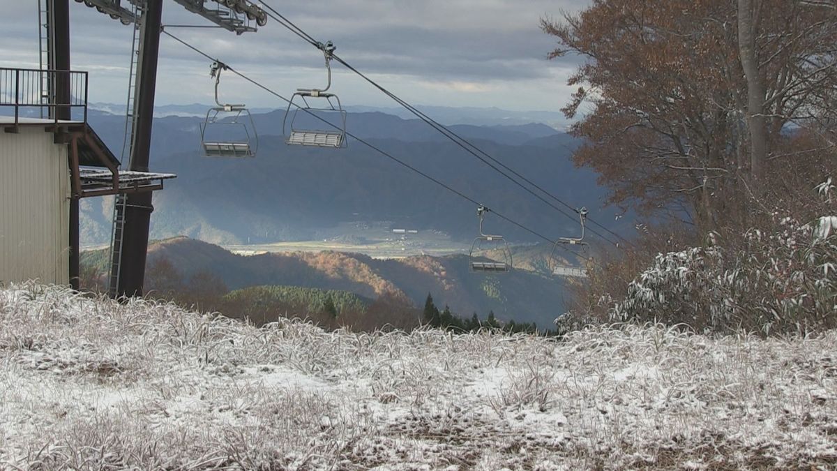 奥越の山は白く雪化粧　ゲレンデにもうっすら　週末にかけて再び雪に　勝山市･スキージャム勝山