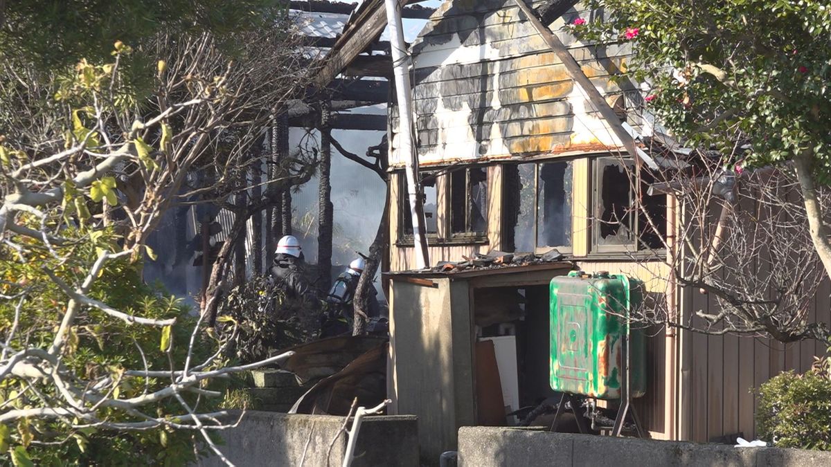 住宅1棟を全焼 住人の女性が顔にやけど 坂井市坂井町木部東