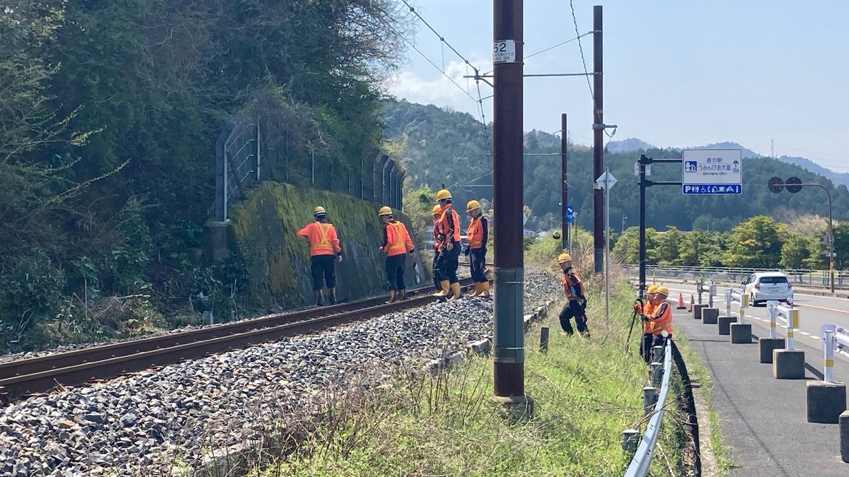 線路脇に落石 列車と接触なくけが人なし JR小浜線 一時運転見合わせ、小浜駅~東舞鶴駅間