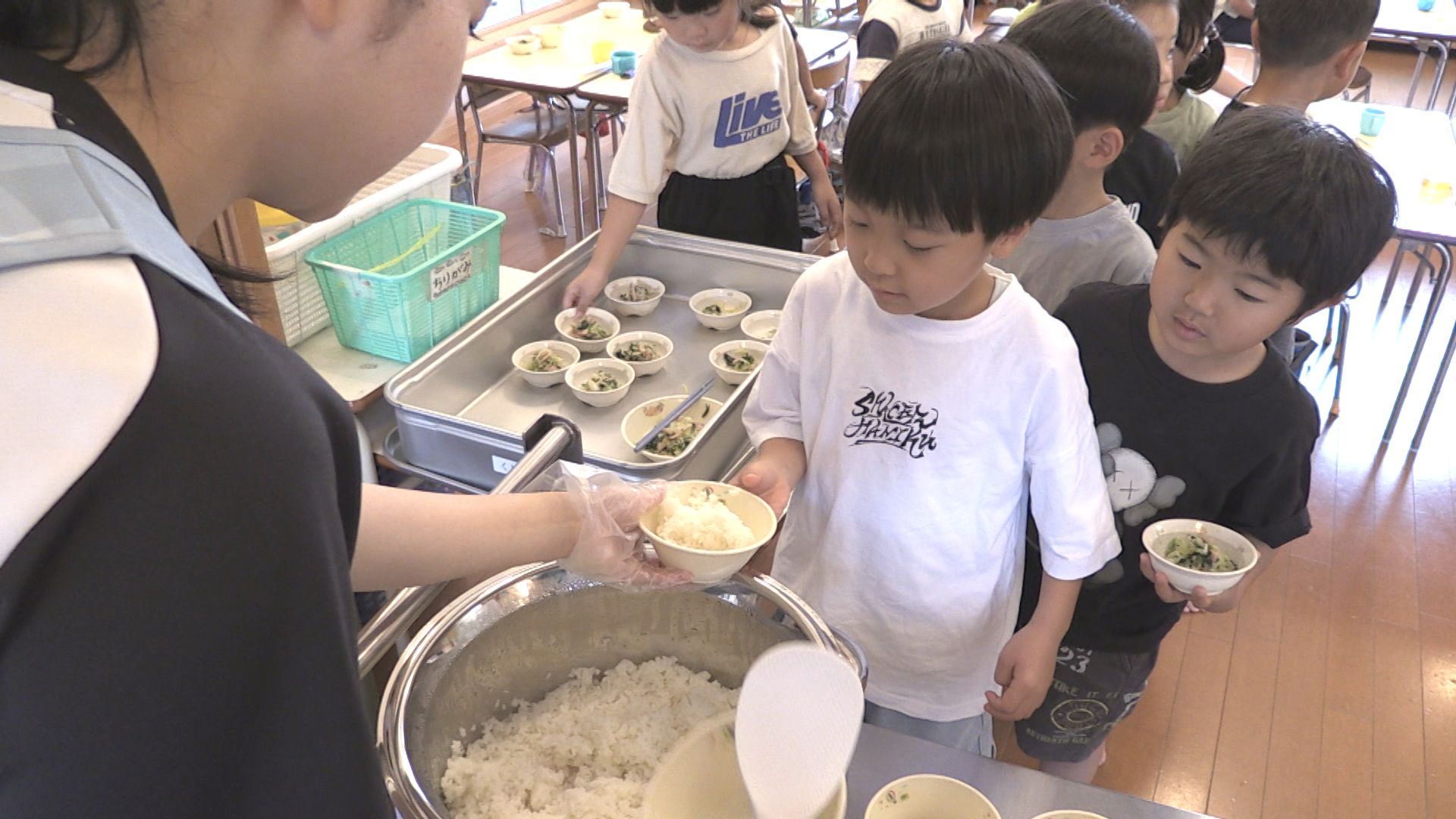 園児にほっかほっかの温かいご飯を提供 夏場の衛生面に配慮 食欲も増進 弁当持たせる保護者の負担軽減
