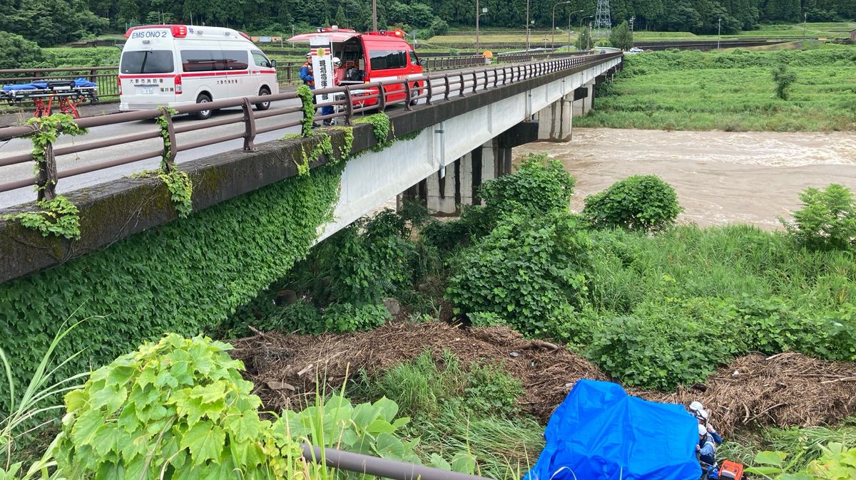 軽自動車が河川敷に転落 運転席の男性が死亡 強い雨の降る中… 大野市新田・阪谷新橋