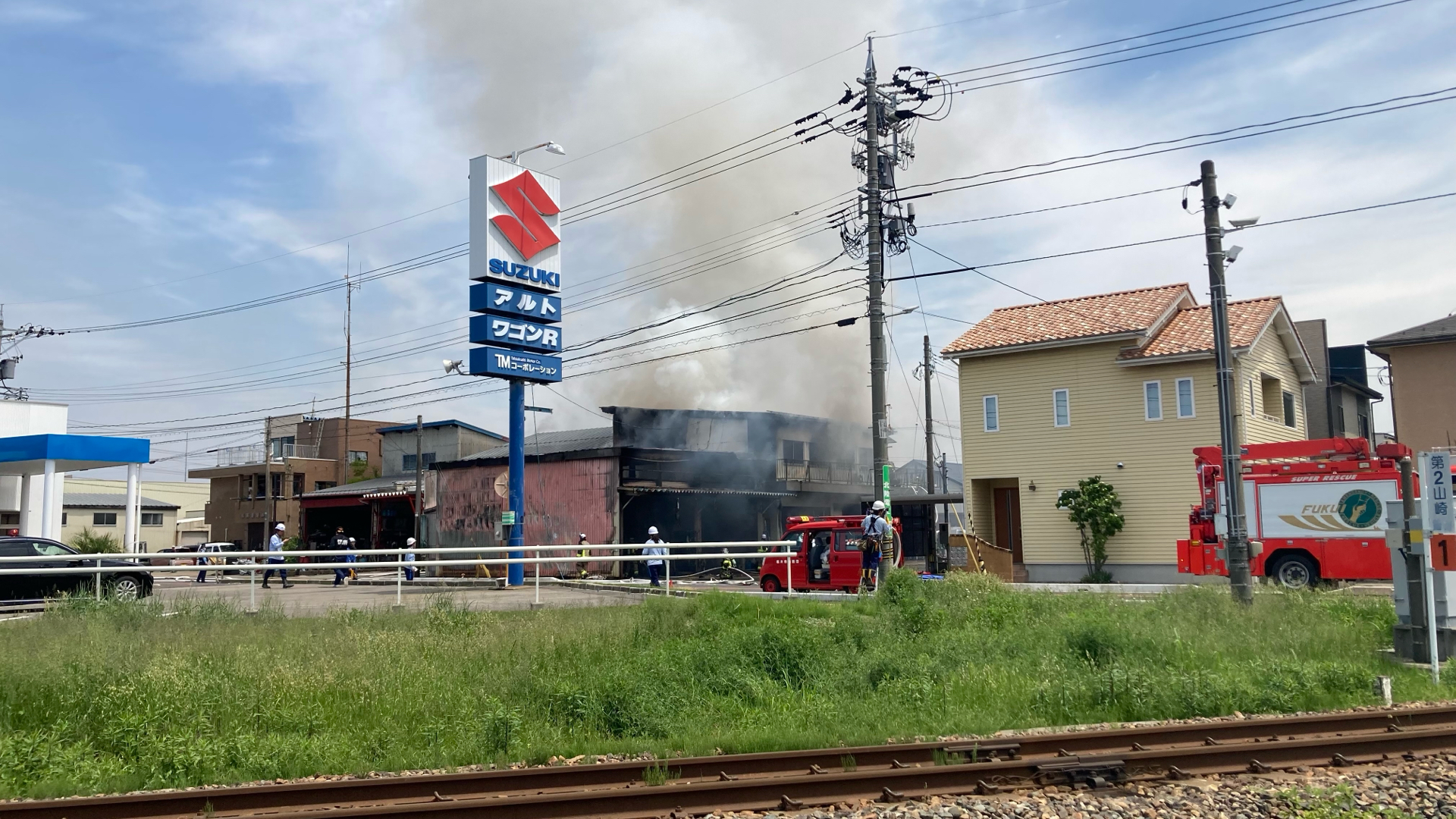 【速報】福井市花堂東で火事　自動車整備工場燃える　消火活動中、けが人の情報なし